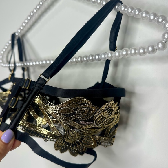 VS Very Sexy Band of Lover Black Strappy Floral Embroidered Bra - Picture 12 of 14